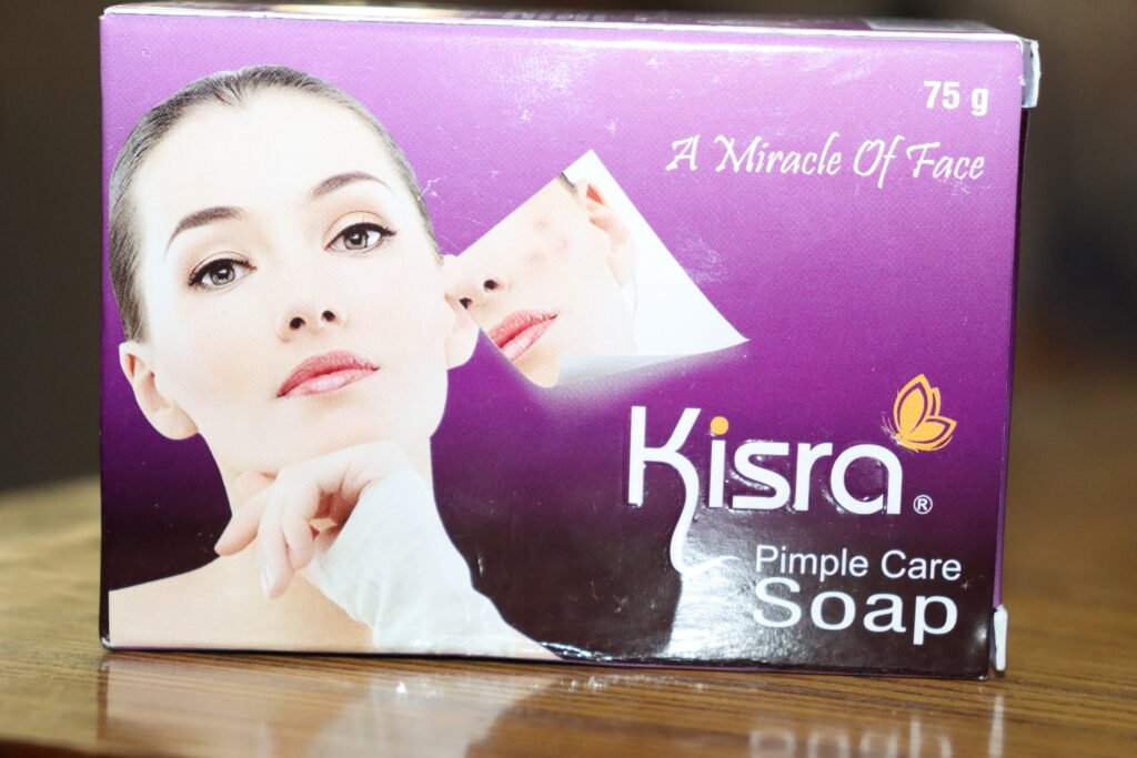 కిస్రా సబ్బు బాక్స్ వెనుక ఉన్న టీ ట్రీ ఆయిల్ మరియు వేప సారం వివరాలు